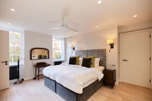 Apartment (1 Bedroom) | 1 bedroom, iron/ironing board, free WiFi, bed sheets