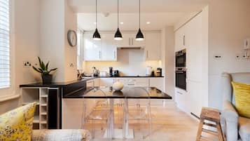 Apartment (1 Bedroom) | Private kitchen | Fridge, microwave, oven, dishwasher