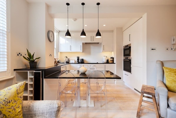Apartment (1 Bedroom) | Private kitchen | Fridge, microwave, oven, dishwasher