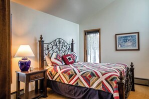 3 bedrooms, iron/ironing board, free WiFi, bed sheets