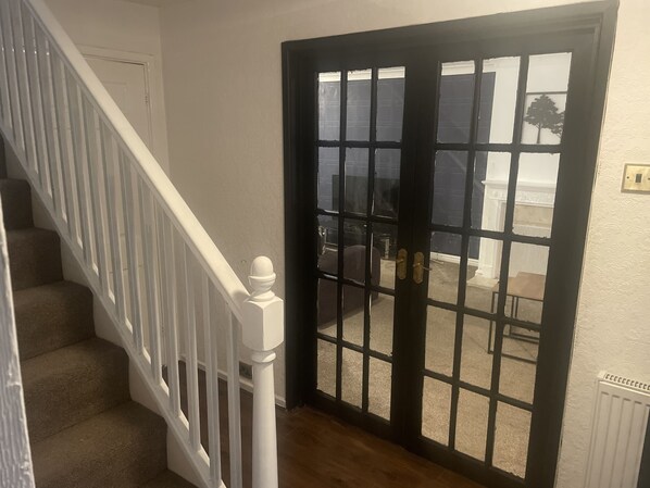 House | Interior - 4 Bedroom House - Sleeps 6 - Garden, Bbq, Parking (Birmingham)