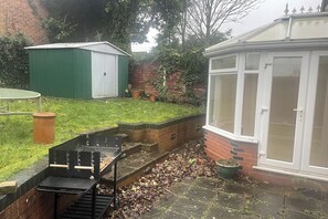 Terrace/patio - 4 Bedroom House - Sleeps 6 - Garden, Bbq, Parking (Birmingham)