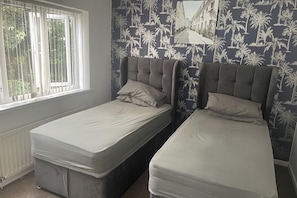 4 bedrooms, iron/ironing board, free WiFi, bed sheets