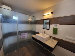 Shower, hair dryer, bidet, towels -  Centrally-located  Rustic Villa in the woods. (900 meters from Mall road)  (Mussoorie)