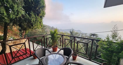 Centrally-located Rustic Villa in the woods. (900 meters from Mall road)