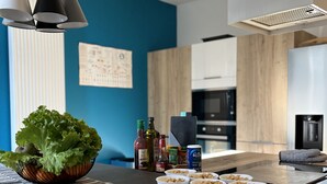 Coffee/tea maker, fridge, microwave, oven