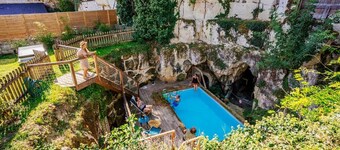Historical Townhall-school ideal for Family/Friends meetings at the Loire,Saumur