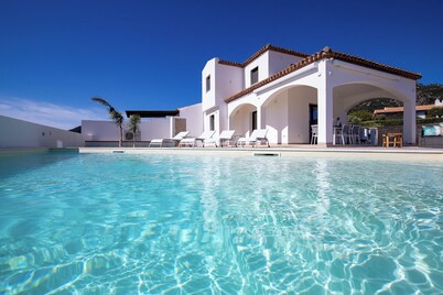 Villa Viola - Gorgeous villa in Sardinia with pool near the beach