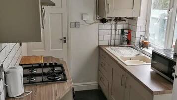 House | Private kitchen | Fridge, microwave, oven, stovetop