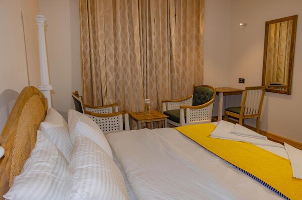 Iron/ironing board - Hotel El Castello (Leh)