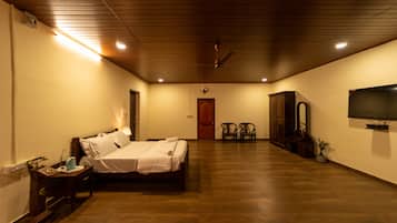 Phòng Deluxe | Bàn, phòng cách âm, giường gấp/giường phụ (phụ phí)