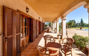 Outdoor dining - Stunning home in Manacor (Manacor)
