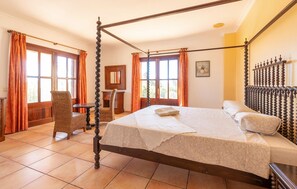 5 bedrooms, travel cot, free WiFi, bed sheets - Stunning home in Manacor (Manacor)