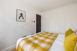 Bügeleisen/Bügelbrett, Reisekinderbett, WLAN, Bettwäsche