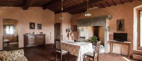 المنشأة من الداخل