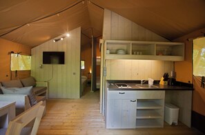 Deluxe Tent | Living area