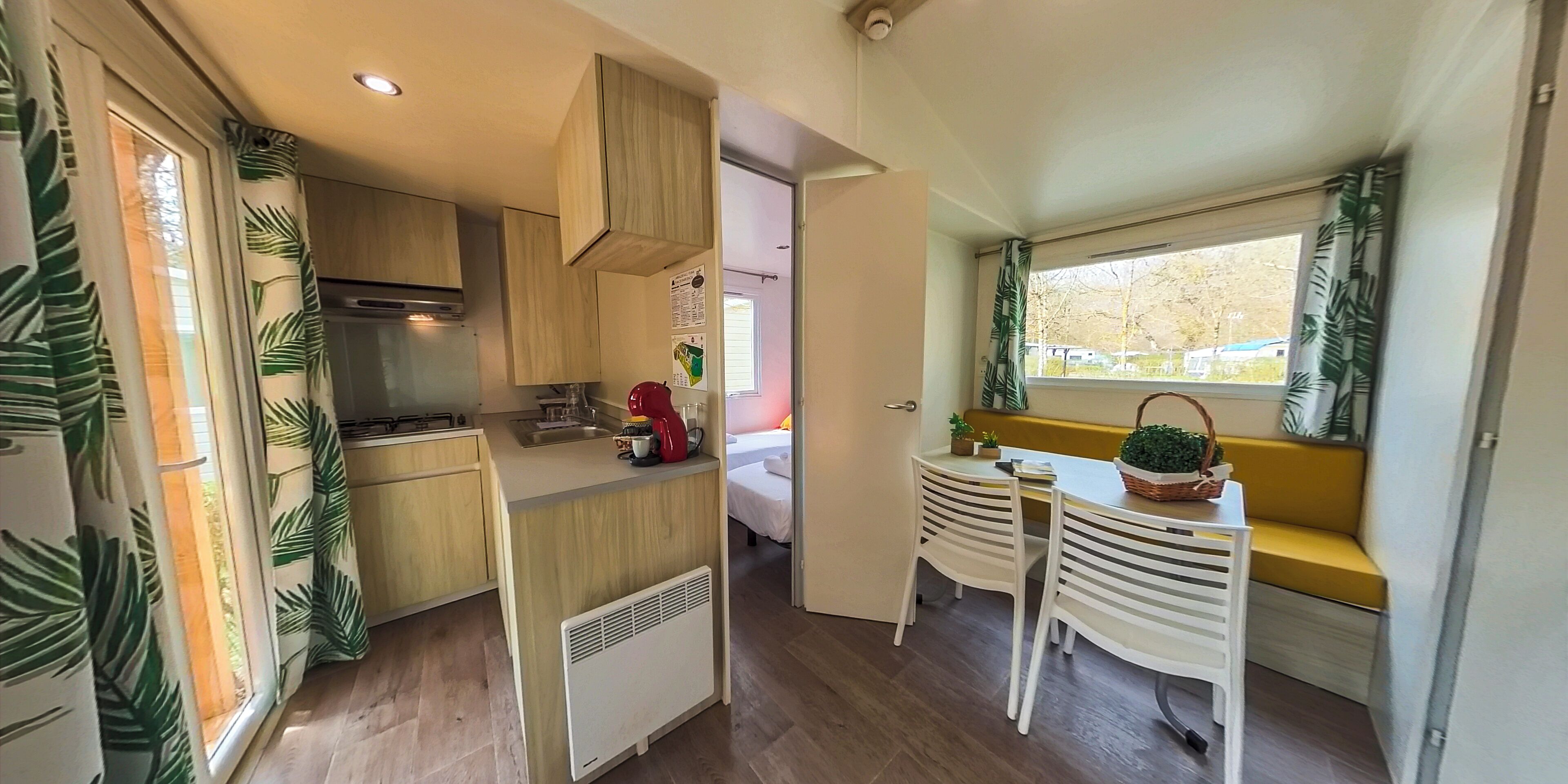 Bungalow superior | Cocina privada | Parrilla de estufa, cafetera de espresso y utensilios de cocina 