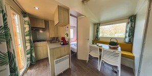 Superior Bungalow | Private kitchen | Stovetop, espresso maker, cookware/dishes/utensils - Camping Etxarri (Etxarri-Aranatz)