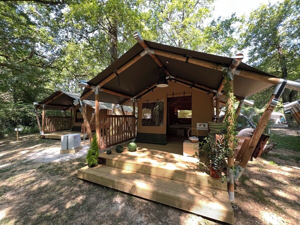 Tält Basic | Sängtillbehör av högsta kvalitet, gratis wi-fi och sängkläder