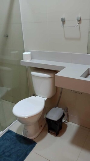 Habitació doble estàndard | Bany | Bidet i tovalloles 