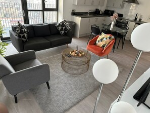 Apartment | Living area - Immaculate 2-bed Apartment in East London (London)