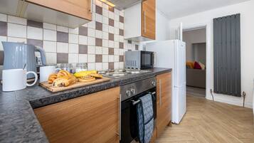 House | Private kitchen | Fridge, microwave, oven, stovetop