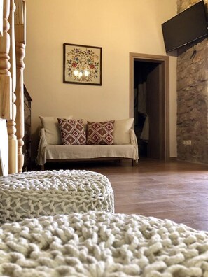 Interior - M&M Stone House (Rhodes)