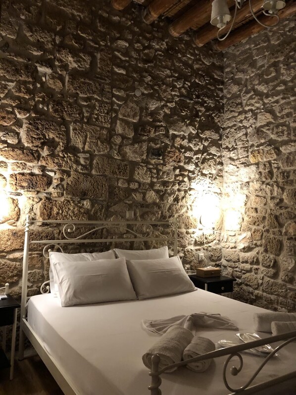 2 bedrooms, in-room safe, iron/ironing board, free WiFi - M&M Stone House (Rhodes)