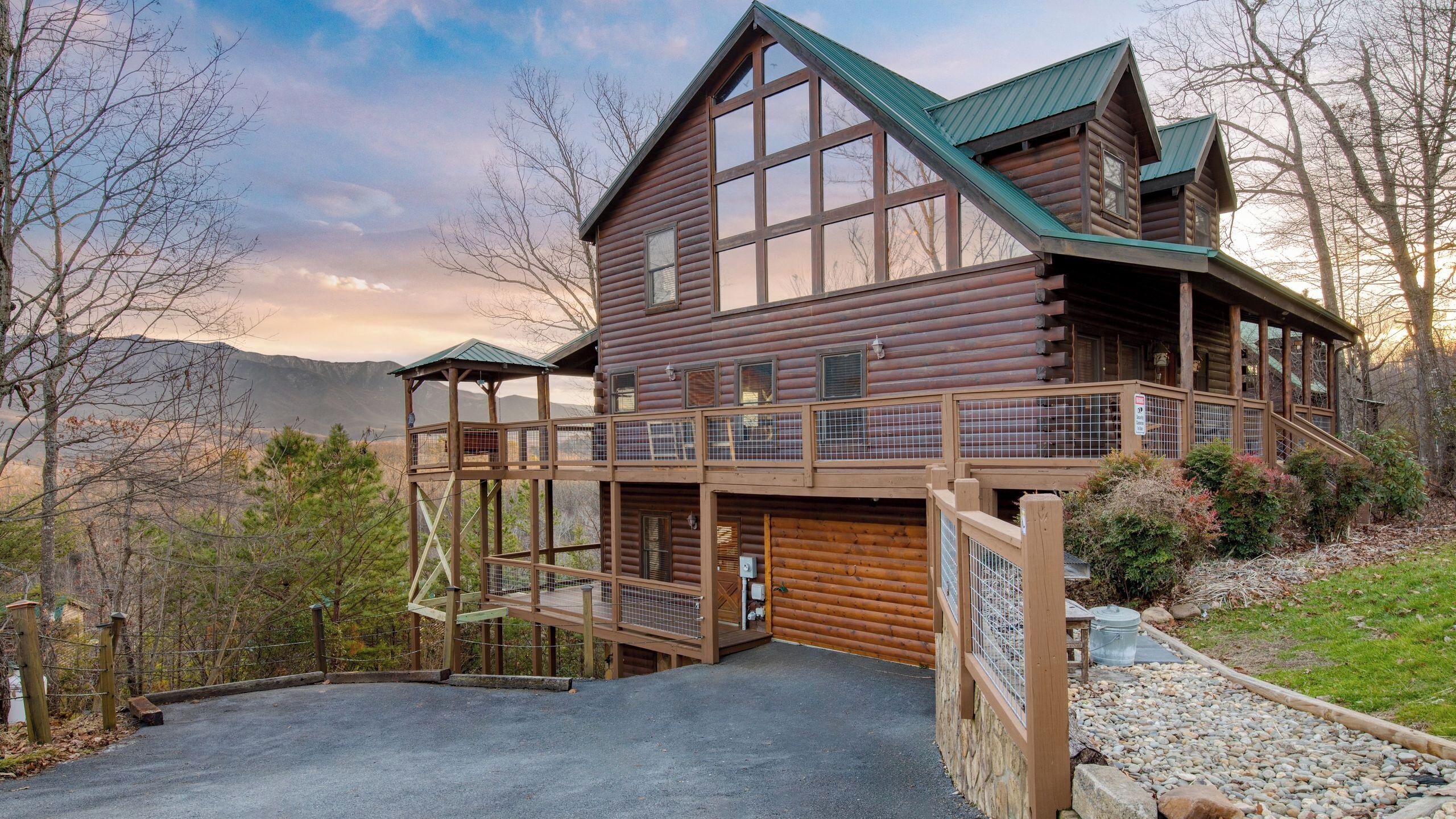 House (4 Bedrooms) | Front of property