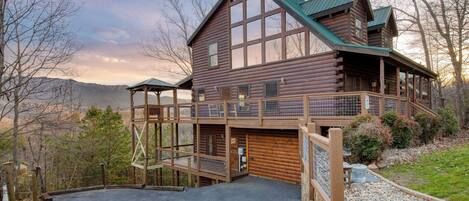 House (4 Bedrooms) | Front of property