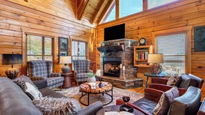 House (4 Bedrooms) | Interior - Misty Mountain by Avantstay Hot Tub, Mountain Views, Theater, Pool Table (Sevierville)