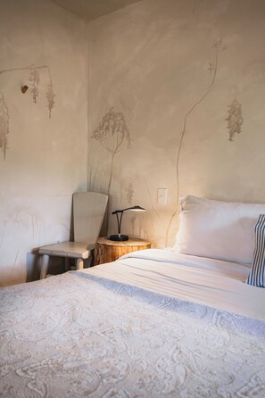 Cuna de viaje, wifi gratis y ropa de cama 