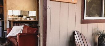 A standalone hideaway in the lower gardens, perfect for slow living and total autonomy.