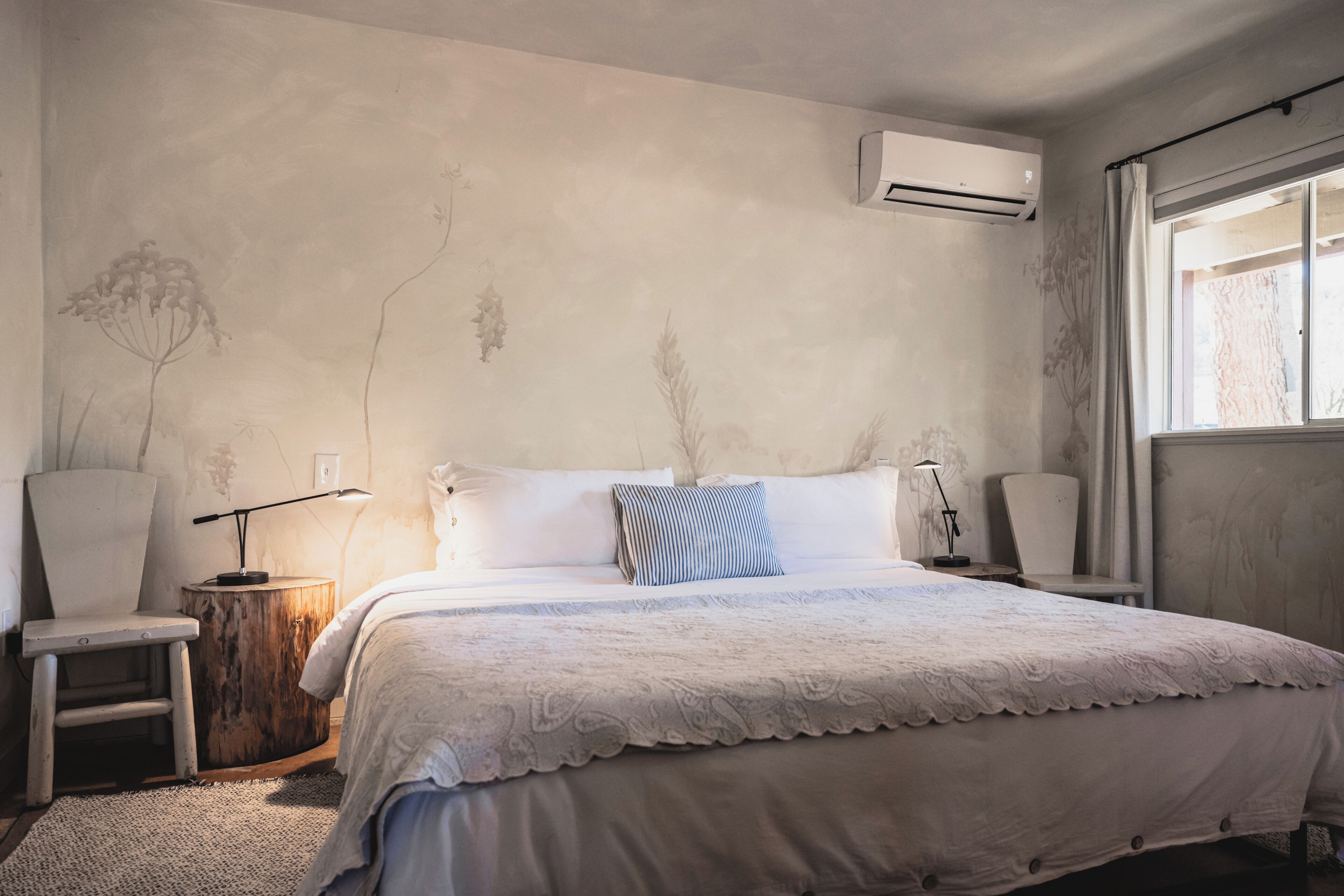 Travel cot, free WiFi, bed sheets
