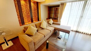 TV - Short-Term Rental Allowed - 5B Downtown Bkk Serviced Apartment (Krung Thep Maha Nakhon)