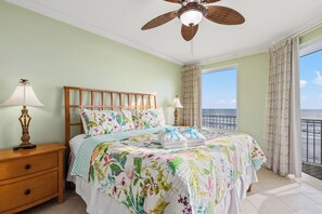 3 bedrooms, individually decorated, individually furnished, free WiFi - Grandview Oasis! 3BR 2BA Sleeps 9! Gulf-front Tranquility Beckons! (Panama City Beach)