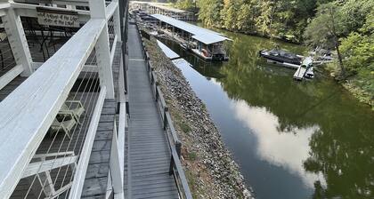 Waterfront Lake House with Boatslip at Pickwick