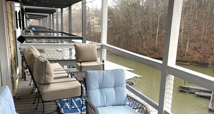 Waterfront Lake House with Boatslip at Pickwick
