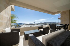 Outdoor dining - 2BR Balcony with Seaview & Pool (Cabo San Lucas)