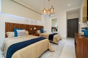 2 bedrooms, iron/ironing board, WiFi, bed sheets - 2BR Balcony with Seaview & Pool (Cabo San Lucas)