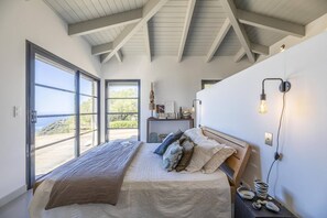 4 bedrooms, in-room safe, iron/ironing board, free WiFi