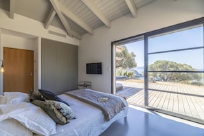 4 bedrooms, in-room safe, iron/ironing board, free WiFi