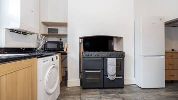 House | Private kitchen | Fridge, microwave, oven, toaster