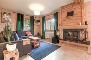 TV, fireplace