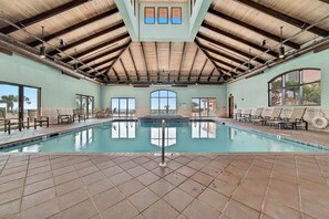 屋内プール、温水プール