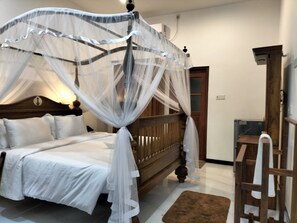 1 habitación, muebles diferentes y escritorio