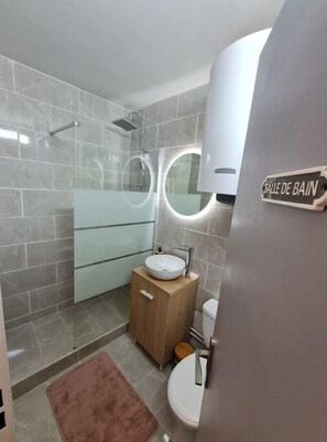 Towels, soap, shampoo, toilet paper - bel Appartement Avec Terrasse (Cabourg)