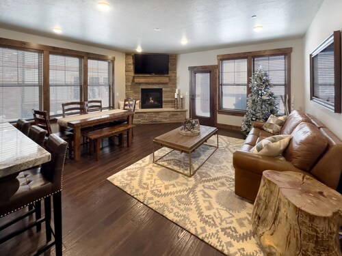 Ideal Condo | 2 Minute Drive to Deer Valley's Lift