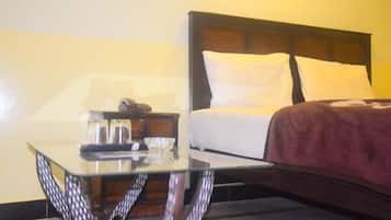 Double Room | In-room safe, iron/ironing board, free WiFi, bed sheets