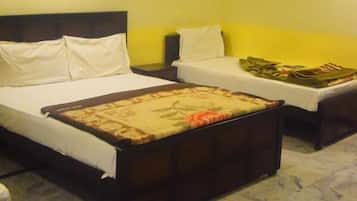 Family Room | In-room safe, iron/ironing board, free WiFi, bed sheets